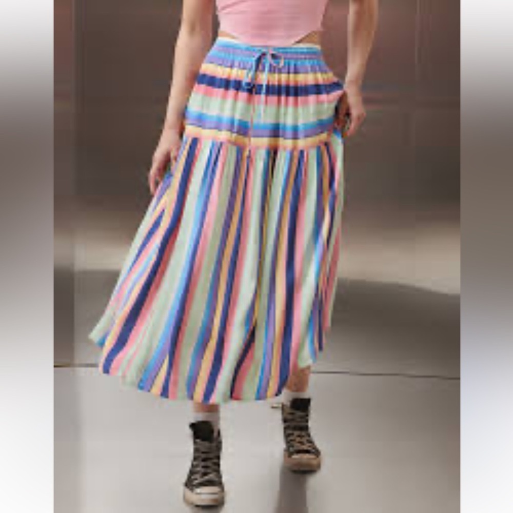 American Eagle Outfitters Multicolor A-Line Midi Skirt. Size M